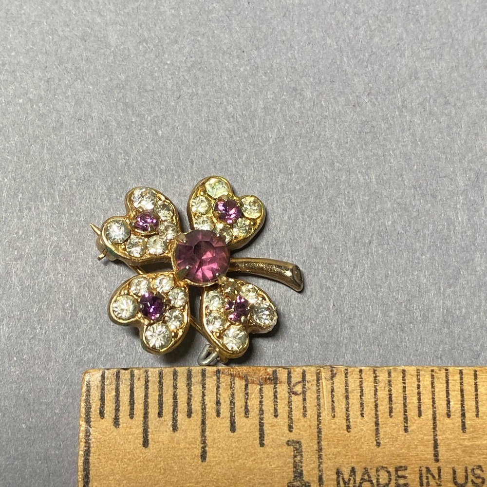 Vintage small purple rhinestone four leaf clover pin - Picture 2 of 5